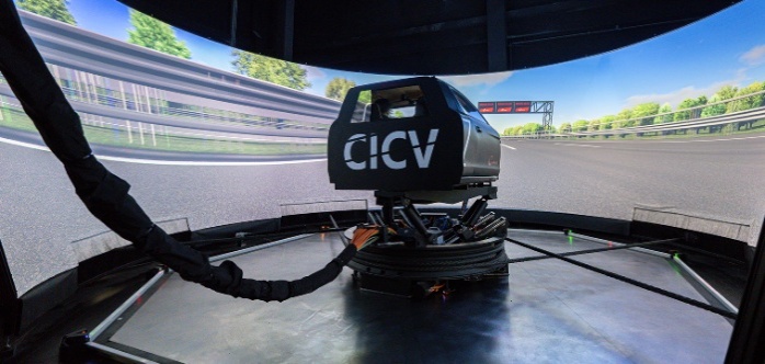 国家智能网联汽车创新中心实验室集群参观