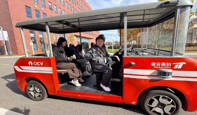 高阶自动驾驶试验车试乘